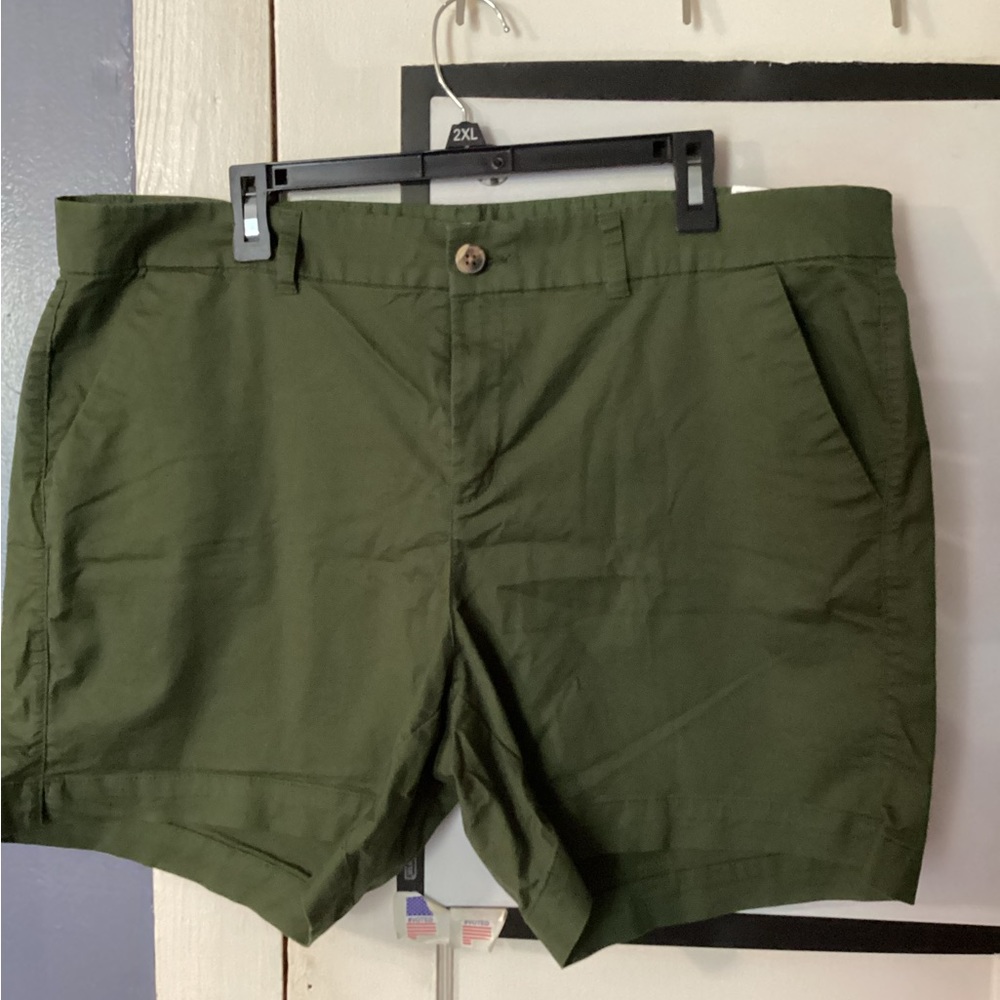 Women’s mid rise shorts